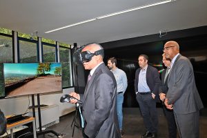 Foto Presidente de cabo verde em visita à UTAD laboratório realidade aumentada